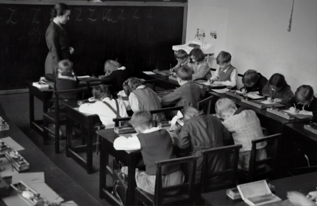 Edukacja dzieci w XIX wieku – jak wyglądała szkoła?